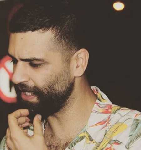 دانلود آهنگ غروب که بارون میومد رفتم تو کنج خاطرات دانیال