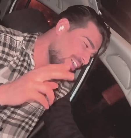 دانلود آهنگ اونجاش قشنگه که سر میزاری رو شونه های من ریوان دانلود آهنگ اونجاش قشنگه که سر میزاری رو شونه های من ریوان